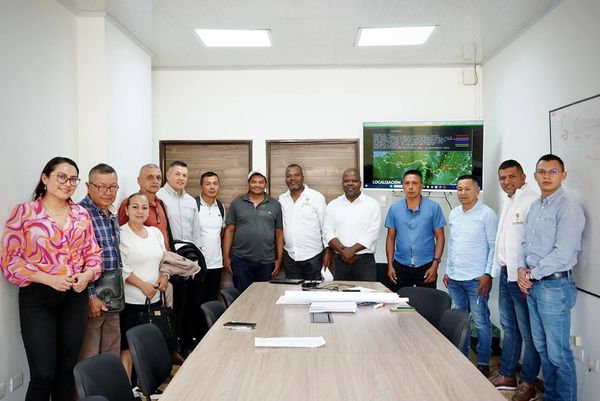 Gobernación socializa estudios y diseños de la Vía al Mar con líderes de El Plateado en Argelia