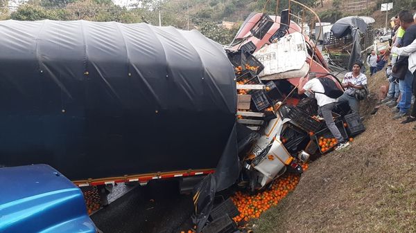 Vídeos del impresionante accidente de tránsito en la vía Panamericana