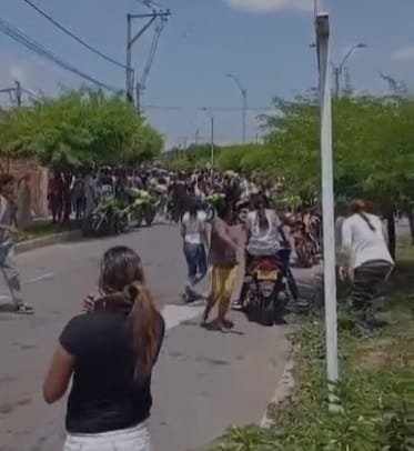 Indignada, la comunidad destruye la casa  de los presuntos responsables  de la muerte de Sofía Delgado en Candelaria