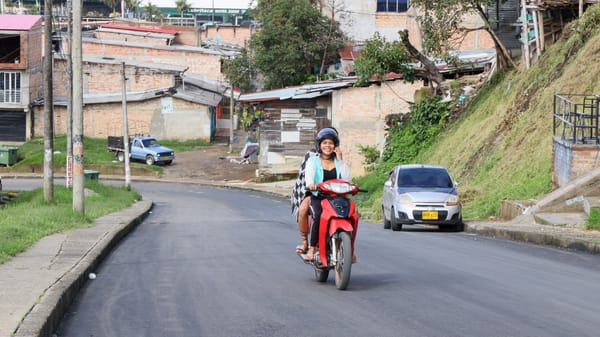 En Popayán, habitantes de la Comuna 7 celebran la pavimentación de sus vías