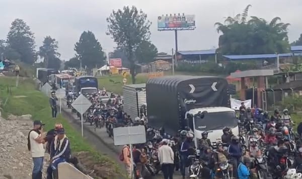 Campesinos del Micay cierran la vía Panamericana ante la negativa del gobierno de Gustavo Petro de escucharlos directamente