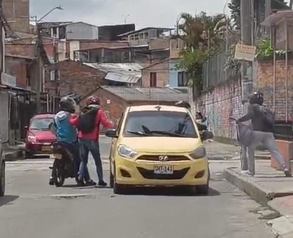 (Vídeo) Ladrones al acecho: así robaron a un taxista en Popayán