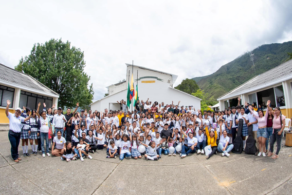 Más detalles de la entrega de la tercera planta procesadora de café en la Institución Educativa El Morro Bolívar