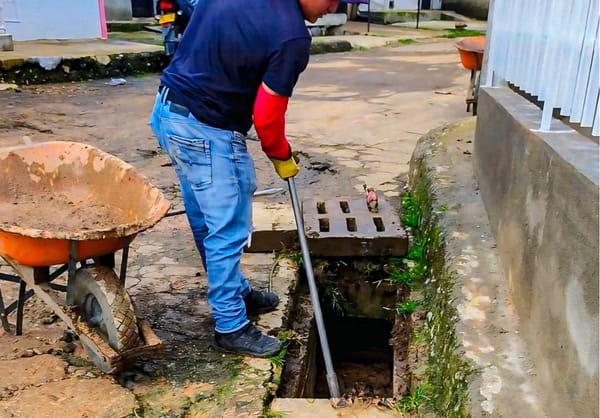 Jornada de limpieza en el barrio Los Sauces tras afectaciones por la temporada invernal