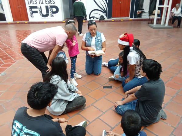 Todos apoyar la novena interactiva de la comunidad del templo histórico San José de Popayán