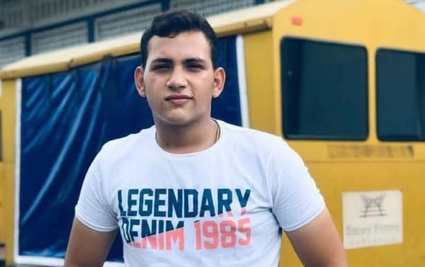 Santiago Lora, hijo de pastores asesinados, sigue vivo