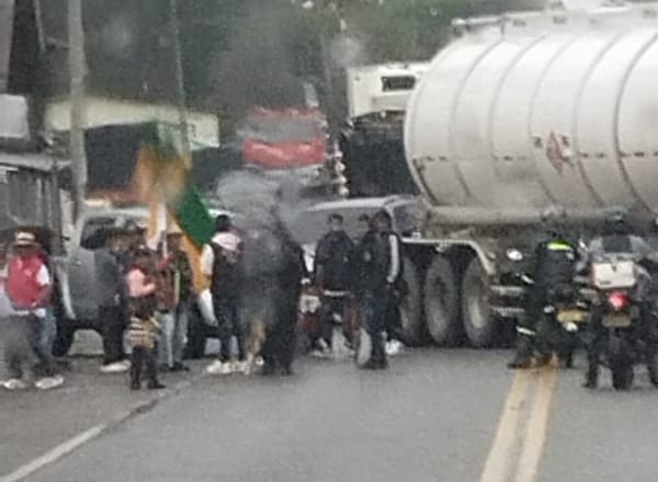 Bloqueada la vía Panamericana entre Popayán - Cali