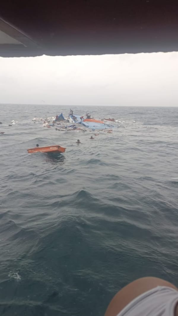 Naufragio en el océano Pacífico, cerca de la isla Gorgona: 28 pasajeros y 7 tripulantes quedaron a la deriva