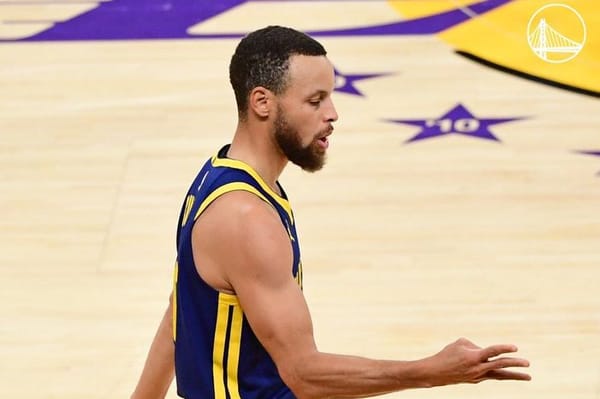 Stephen Curry en el corazón del encuentro entre los Golden State Warriors y Los Angeles Lakers