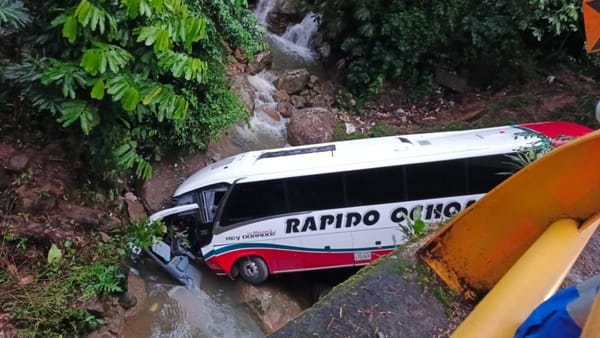 Accidente de bus en la Autopista Medellín-Bogotá: tres personas muertas