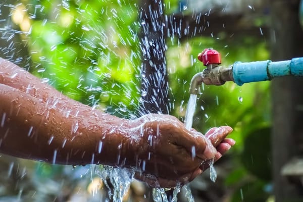 ¡Pilas! si excede el umbral de consumo de agua pagarán tarifas adicionales este 2025