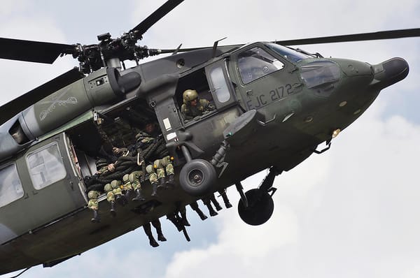 EE.UU. suspende operaciones de helicópteros Black Hawk en Colombia