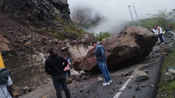 Roca gigante deja incomunicados a Popayán y Pasto