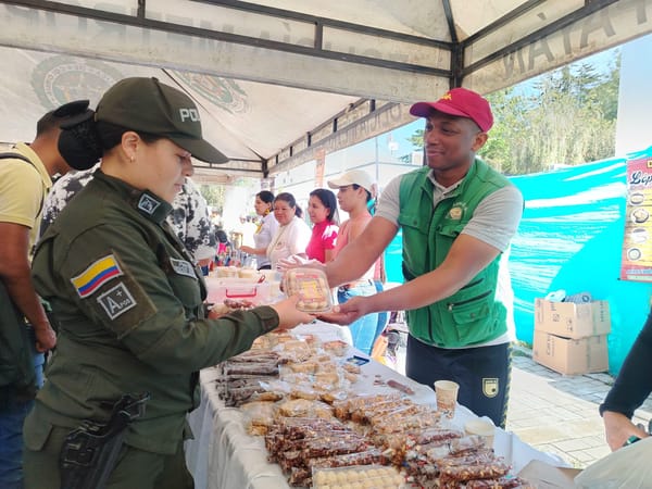 Carabineros y Protección Ambiental impulsan el Mercado Campesino en el Comando de la Policía Metropolitana de Popayán