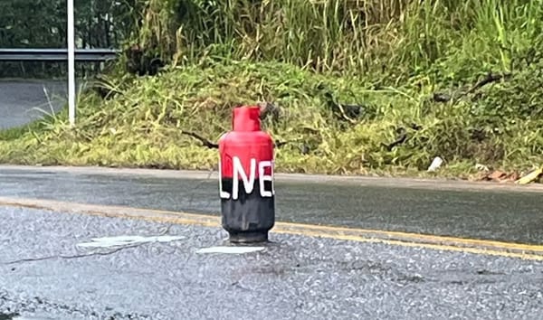 Alerta en la Panamericana al sur del Cauca por cilindro con letreros del ELN