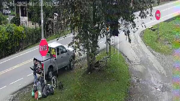 "Con las manos en la masa": captan a hombre arrojando basura en zona no autorizada