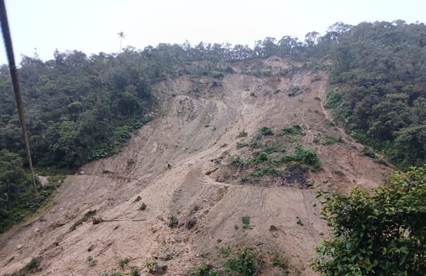 Deslizamiento bloquea la vía entre Toribío y El Palo, Cauca