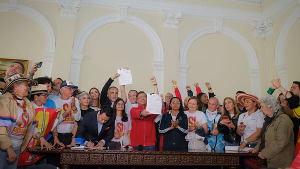 El Senado está convocado por la historia, no por Petro, sino por el pueblo: presidente al radicar la Consulta Popular