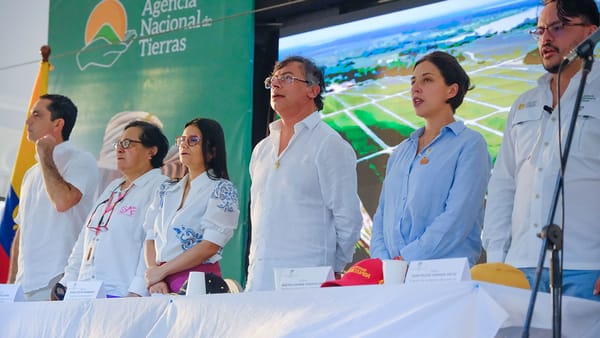 "Existe la posibilidad de que los ricos y políticos tradicionales de Colombia se unan a un gran acuerdo nacional": presidente Gustavo Petro