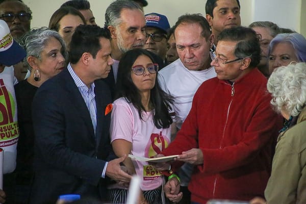 Senado le da la espalda al pueblo colombiano y no respalda la consulta popular del presidente Gustavo  Petro