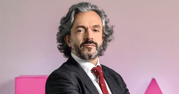 "Yo no soy de Uribe ni de Petro, soy de mi mamá: Juan Daniel Oviedo luchará por la presidencia de Colombia