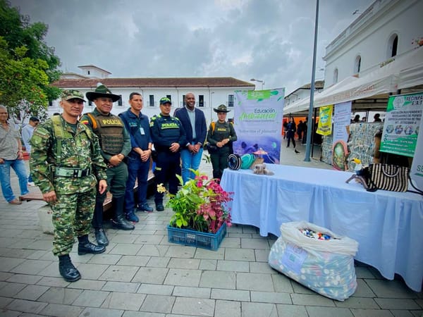 La Policía Nacional se une a la conmemoración del Día Internacional del Reciclaje en Popayán