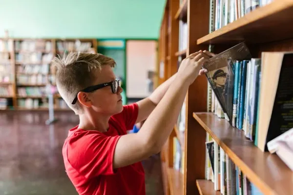 Cómo fomentar el hábito de lectura en niños con colecciones como Los Compas