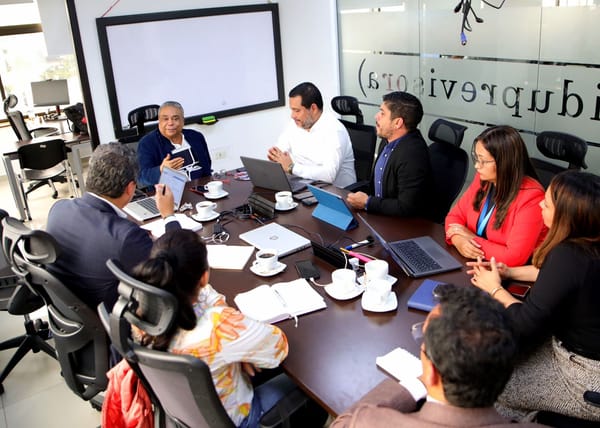 FOMAG y operadores farmacéuticos acuerdan mejorar entrega de medicamentos para docentes del Quindío