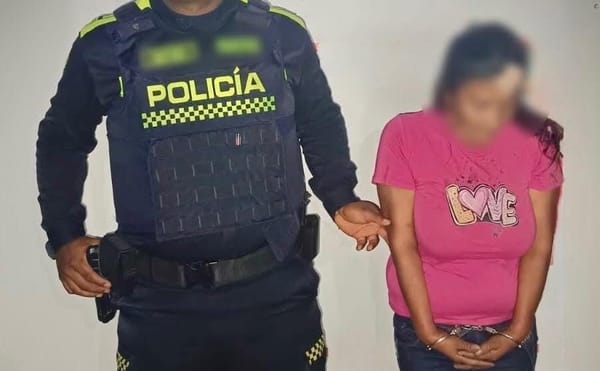 Capturada por pegarle a un policía, quien pretendía capturar a unos ladrones