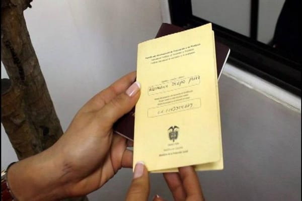 En Colombia, los viajeros deberá portal el cané de vacunación de la fiebre amarilla