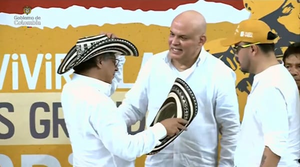 Exjefes paramilitares renuncian a la condición de gestores de paz por desacuerdos con Otty Patiño y asistente