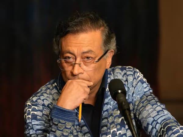 Presidente Gustavo Petro afirma que Colombia está bajo ataque por un enemigo que se llama mafia