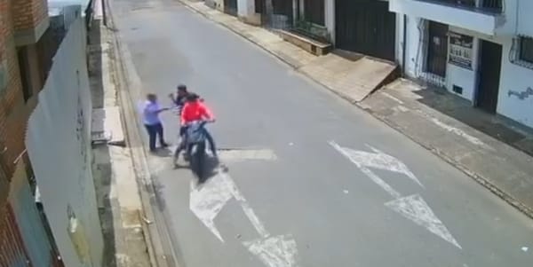 Delincuentes en moto atacan a mujer de la tercera edad en el barrio Santa Inés