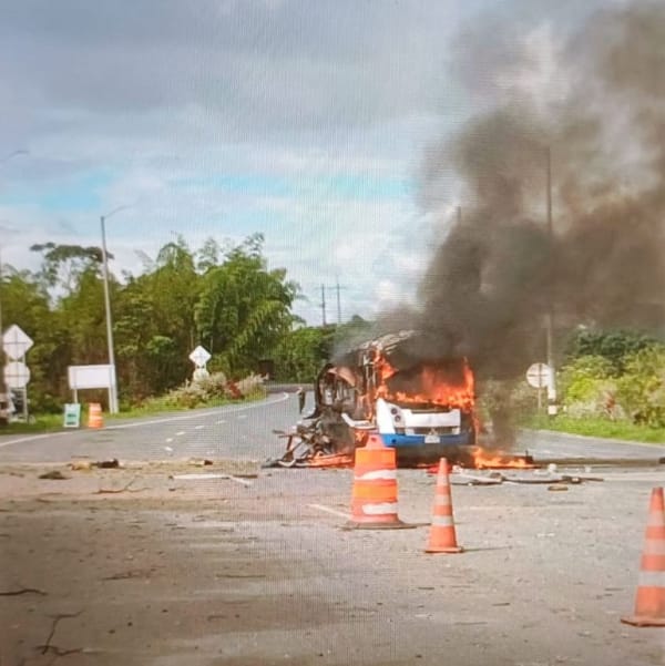 Dos policías muertos, tres heridos y más de 100 viviendas destruidas en los múltiples ataques de las disidencias en el Cauca