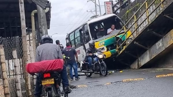 ¿Hasta cuándo? Buseta de Translibertad se accidenta por fallas en frenos