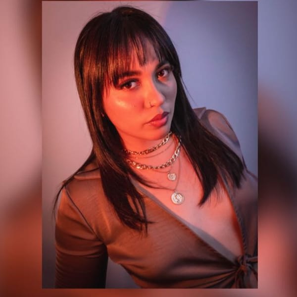 La periodista Lina Palta recibe atención médica especializada tras resultar herida en un accidente de tránsito