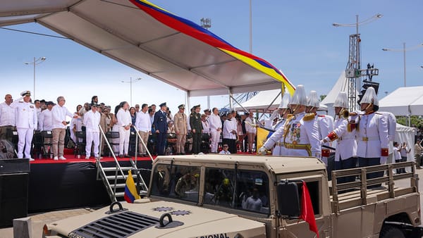 ‘Que el tren que hoy transporta carbón, transporte pasajeros’: presidente Petro