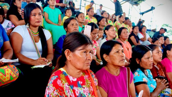 Mujeres indígenas fortalecen su autonomía económica con la pesca artesanal en Caquetá