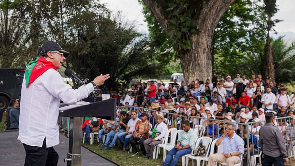 Dos millones de personas han salido de la pobreza alimentaria, pero 14 millones están en riesgo de padecerla: presidente Gustavo Petro