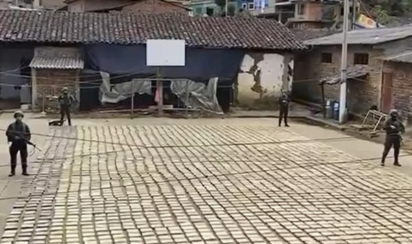 Asonada contra la Policía en Jambaló tras incautación de un cargamento de marihuana creepy