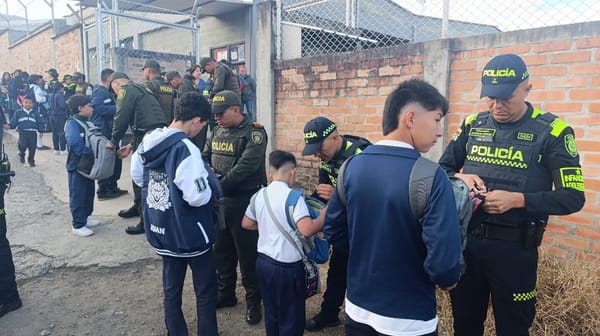 Alcaldía y Policía realizan control en colegio Carlos M. Simmons para prevenir consumo de drogas