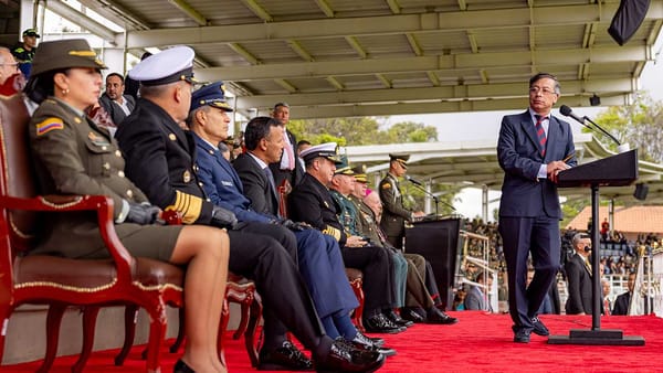 “Es falso que se quiere unir a los Ejércitos de Colombia y Venezuela; se quiere es coordinar la lucha contra el narcotráfico”: presidente Petro