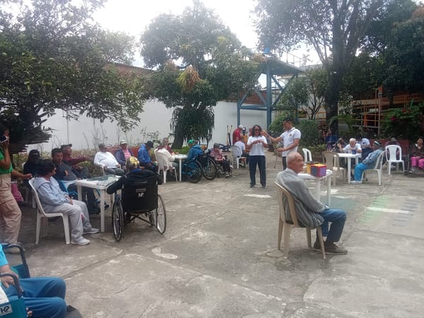 ¡Y a jugar se dijo! Los abuelos y abuelas del hogar San Vicente de Paúl de Popayán celebran la Semana del Adulto Mayor