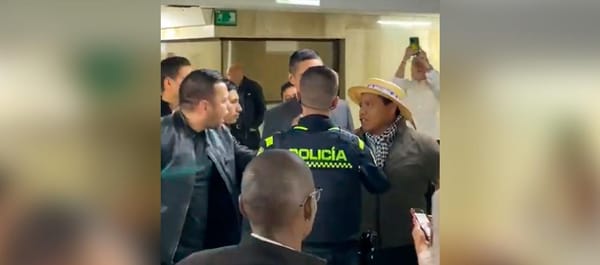 En un comportamiento altamente intolerante y racista, el senador Jonathan ‘Jota Pe’ Hernández atacó a líder indígena del Cauca