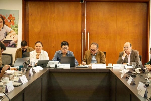 Ministro de Educación en aprietos: FOMAG lo desmiente y lo acusa de desinformar a los maestros