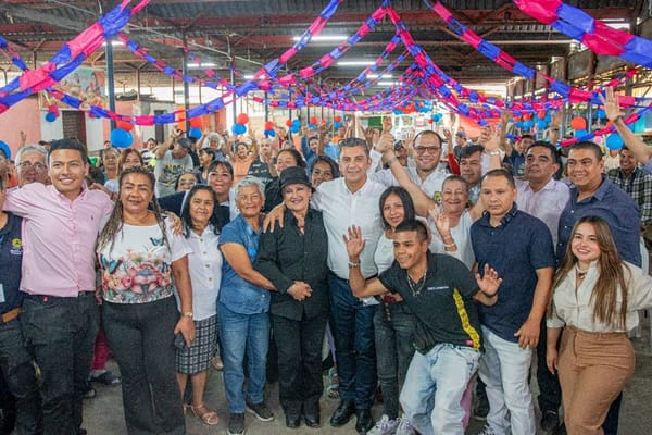 Administración Municipal inaugura sistema de iluminación en la Plaza de Mercado Las Palmas