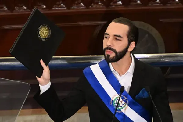 ¿El Salvador rumbo a una dictadura? Congreso aprueba reelección indefinida
