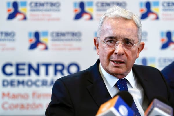 Defensa del todopoderoso Álvaro Uribe Vélez presentó tutela para frenar prisión domiciliaria
