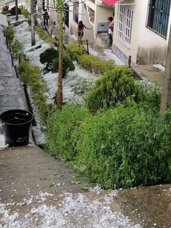 Los moralenses se unen para superar los estragos de la fuerte granizada