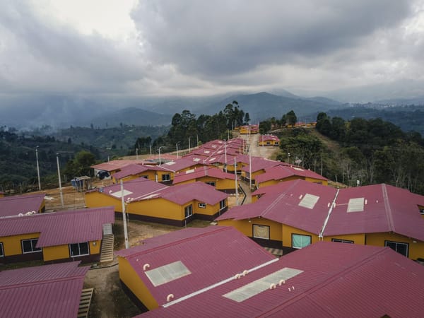Gobierno de Gustavo Petro entrega 140 viviendas a firmantes de paz en Caldono